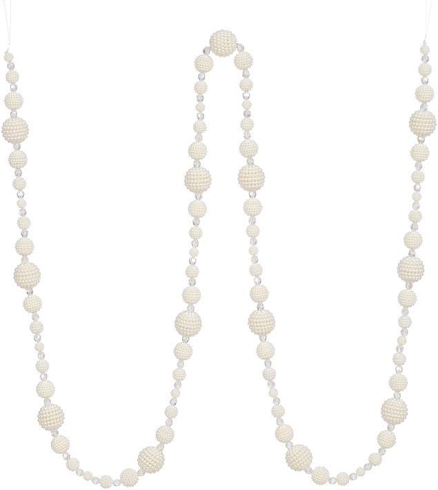 Fine pearl garland with a soft luminous strand.