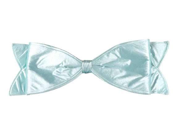Light blue velvet bow.