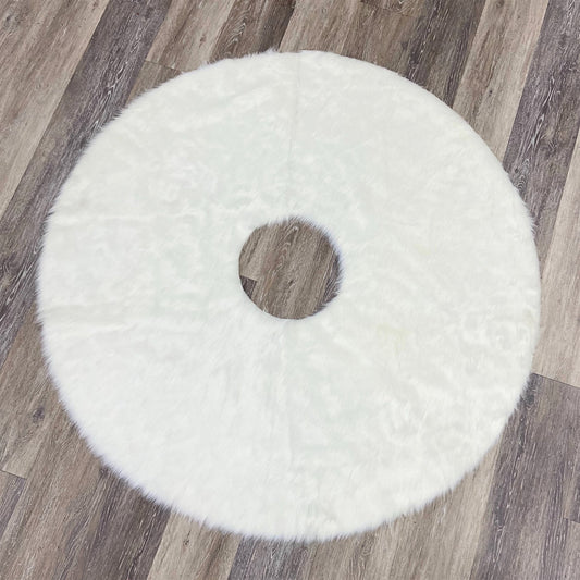 White faux fur tree skirt with a soft plush pile.