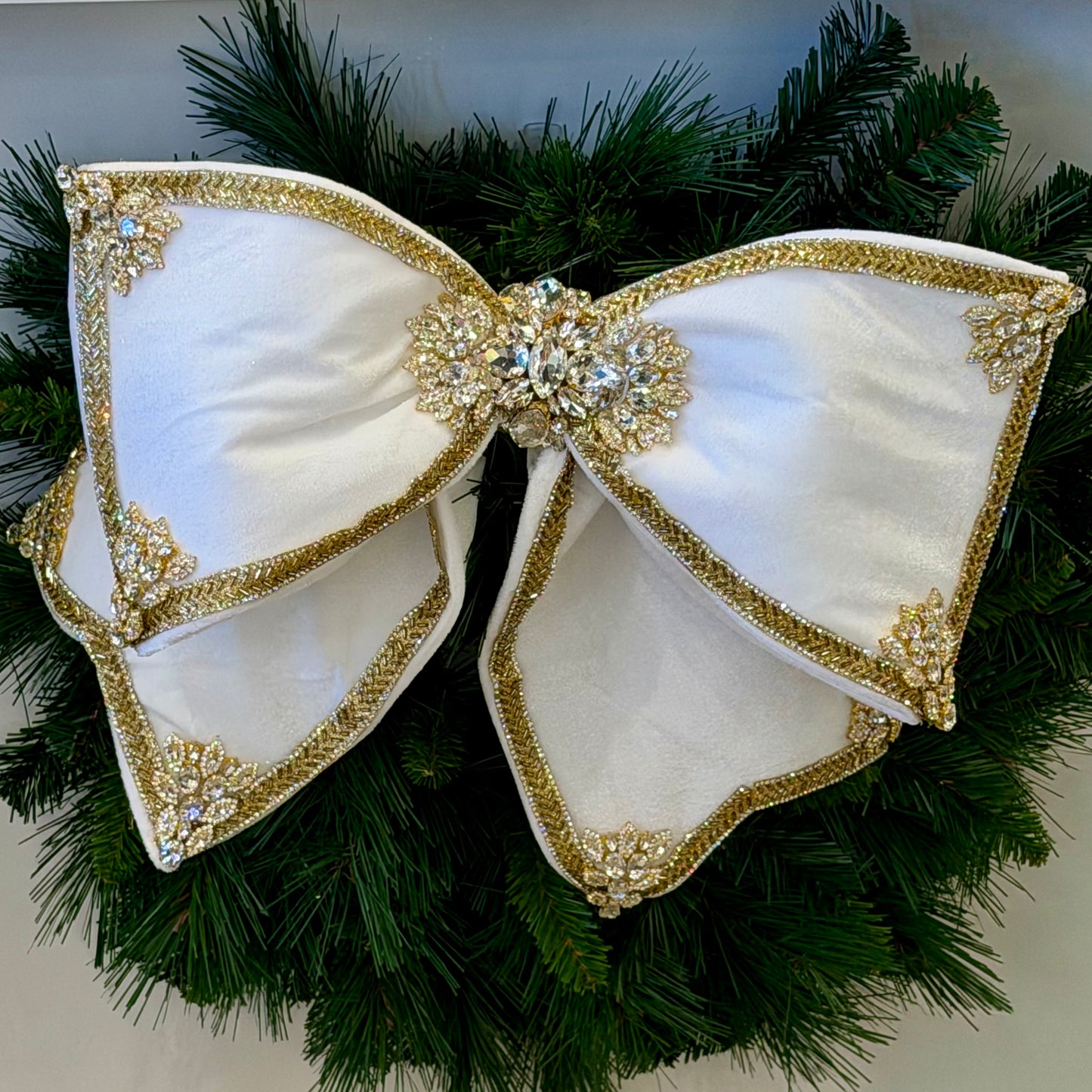 20”x12” Bling Bow, Gold on White
