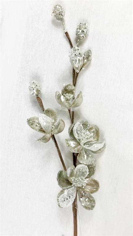 Silver spray with platinum mini magnolia detail.